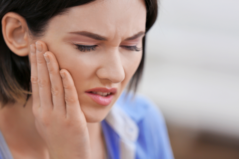 ¿Dolor de cabeza y mandíbula?